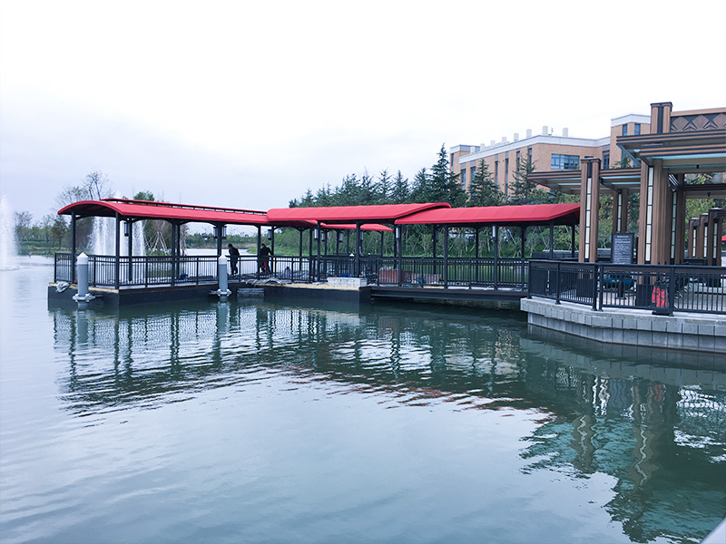 Muelle flotante del parque Shaihai Desney