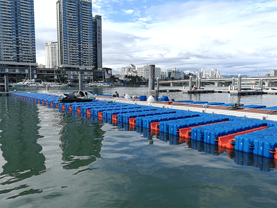 Muelle flotante modular